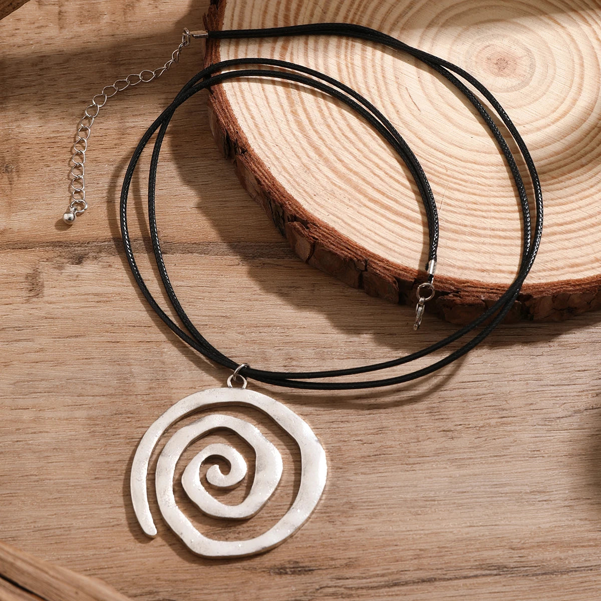 Creative Big Spiral Conch Pendant Necklace Women Adjustable Leather Wax Thread Chain 